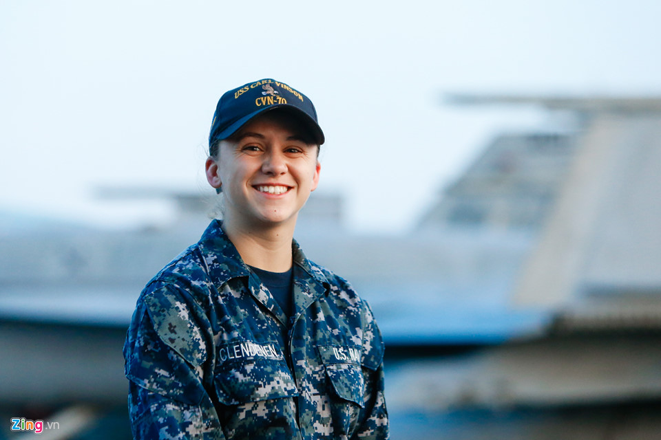 Thủy thủ gốc Việt và cuộc sống trên siêu tàu sân bay Mỹ